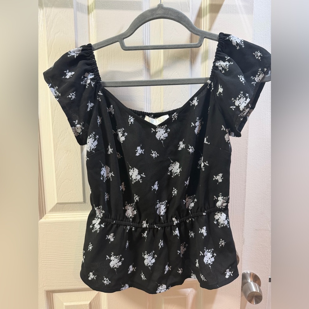 Abound Black Floral Short Puff Sleeves